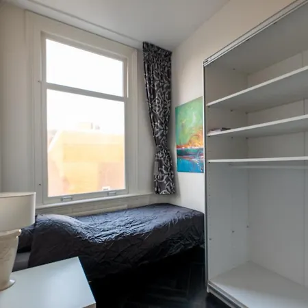 Dina-Perla Lodges, Shared Home - Not Hotel - In Museum District * Amsterdam