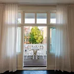 Dina-Perla Lodges, Shared Home - Not Hotel - In Museum District Bed and breakfast *