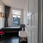 Dina-Perla Lodges, Shared Home - Not Hotel - In Museum District Bed and breakfast