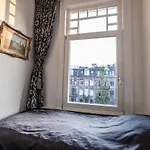 Dina-Perla Lodges, Shared Home - Not Hotel - In Museum District Bed and breakfast