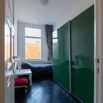 Dina-Perla Lodges, Shared Home - Not Hotel - In Museum District Bed and breakfast