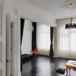 Bed and breakfast Dina-Perla Lodges, Shared Home - Not Hotel - In Museum District *