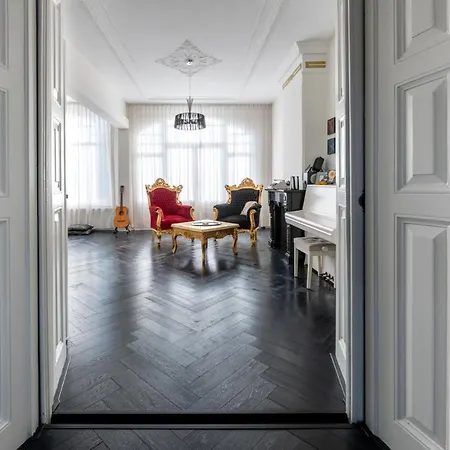 Dina-Perla Lodges, Shared Home - Not Hotel - In Museum District