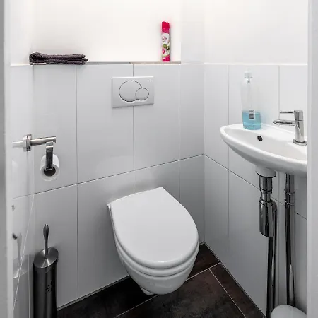 Dina-Perla Lodges, Shared Home - Not Hotel - In Museum District Couette-café Amsterdam