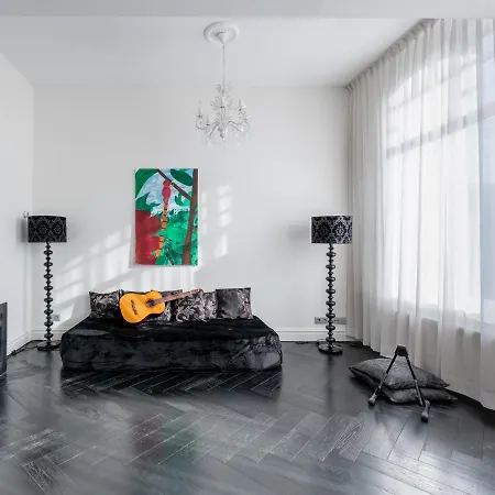 Dina-Perla Lodges, Shared Home - Not Hotel - In Museum District ベッド・アンド・ブレックファスト *