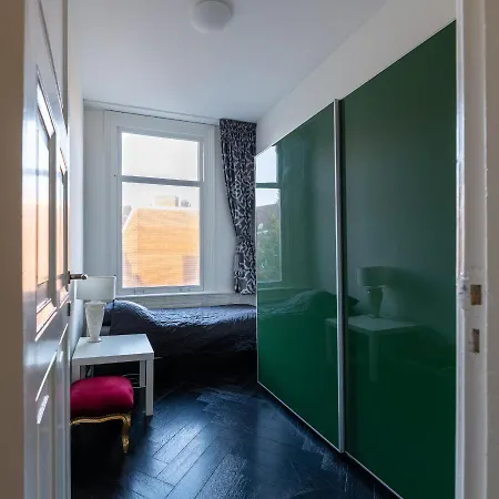 Dina-Perla Lodges, Shared Home - Not Hotel - In Museum District Bed and Breakfast