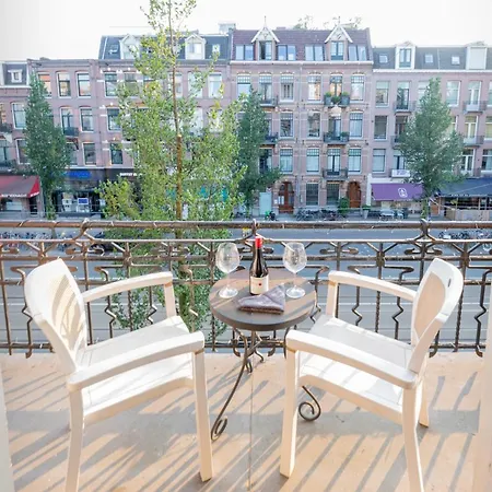 Bed & Breakfast Dina-Perla Lodges, Shared Home - Not Hotel - In Museum District Amsterdam