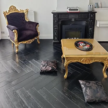 Dina-Perla Lodges, Shared Home - Not Hotel - In Museum District ベッド・アンド・ブレックファスト *