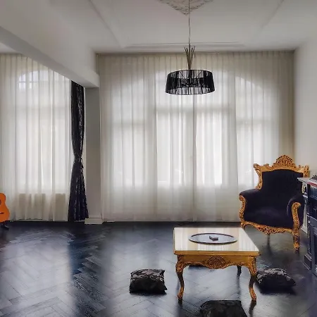 Dina-Perla Lodges, Shared Home - Not Hotel - In Museum District *