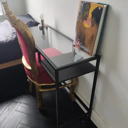 Dina-Perla Lodges, Shared Home - Not Hotel - In Museum District Couette-café