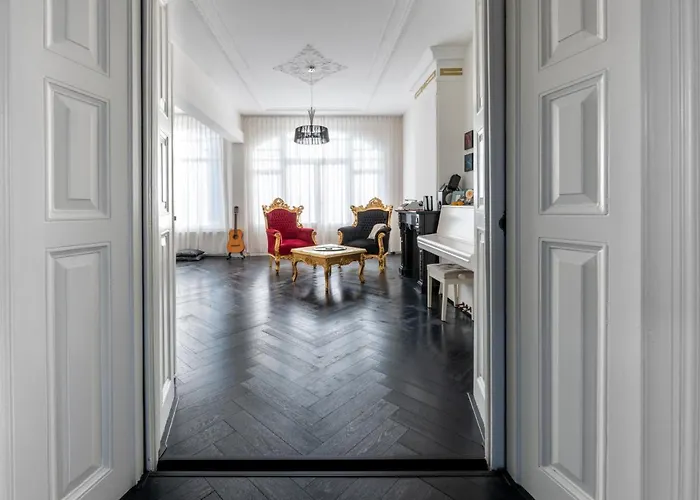 Dina-Perla Lodges, Shared Home - Not Hotel - In Museum District