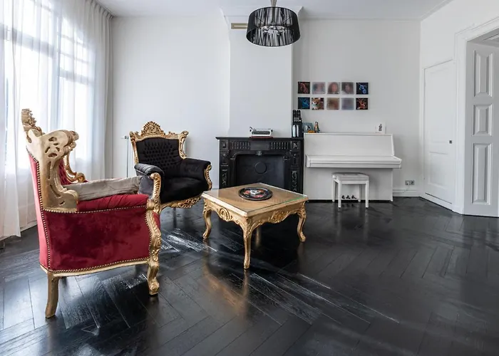 Dina-Perla Lodges, Shared Home - Not Hotel - In Museum District Amsterdam