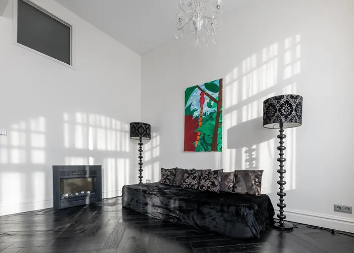 Dina-Perla Lodges, Shared Home - Not Hotel - In Museum District Bed & Breakfast Amsterdam