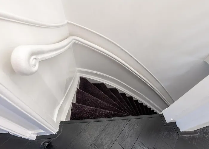 Dina-Perla Lodges, Shared Home - Not Hotel - In Museum District Bed & Breakfast *