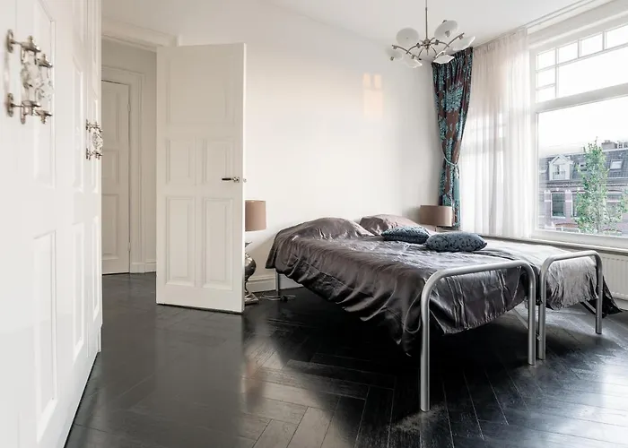 Bed and breakfast Dina-Perla Lodges, Shared Home - Not Hotel - In Museum District *