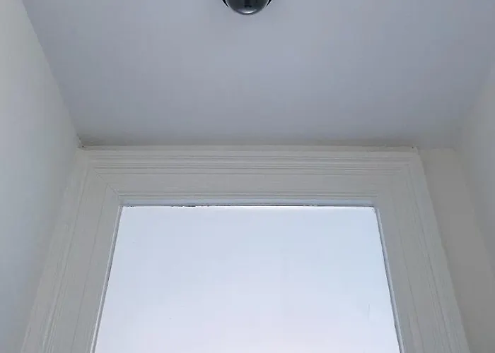 Dina-Perla Lodges, Shared Home - Not Hotel - In Museum District Bed and breakfast *