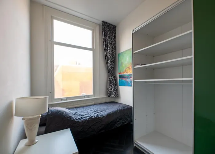 Dina-Perla Lodges, Shared Home - Not Hotel - In Museum District * Amsterdam