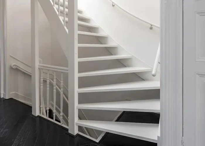 Dina-Perla Lodges, Shared Home - Not Hotel - In Museum District Amsterdam