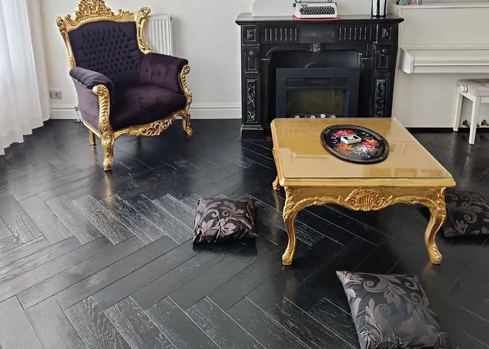 Dina-Perla Lodges, Shared Home - Not Hotel - In Museum District Bed & Breakfast *