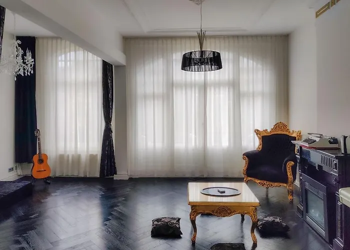 Dina-Perla Lodges, Shared Home - Not Hotel - In Museum District *