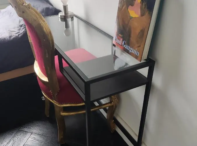 Dina-Perla Lodges, Shared Home - Not Hotel - In Museum District Bed & Breakfast