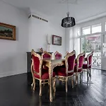 Dina-Perla Lodges, Shared Home - Not Hotel - In Museum District *