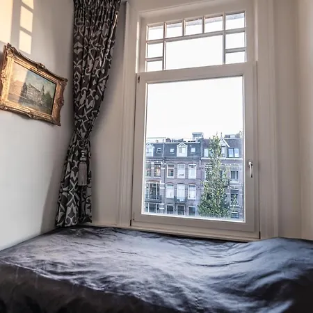 Dina-Perla Lodges, Shared Home - Not Hotel - In Museum District Bed and Breakfast